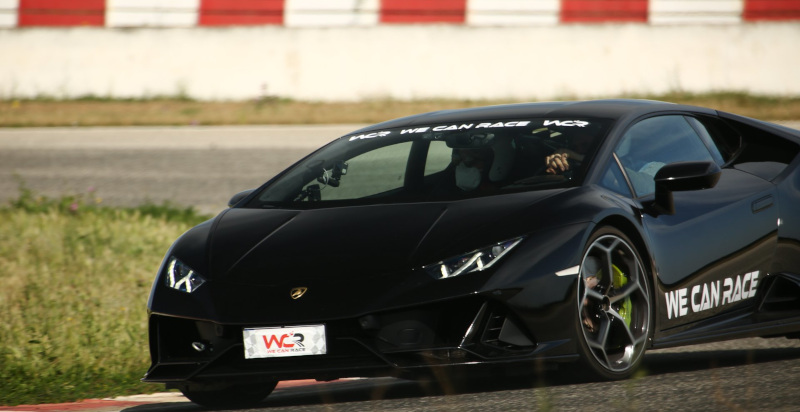 Una Lamborghini Huracàn EVO affronta una curva della pista di Limatola