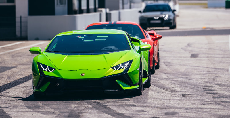 Lamborghini Huracán Tecnica nei box dell'Autodromo di Monza prima della guida in pista