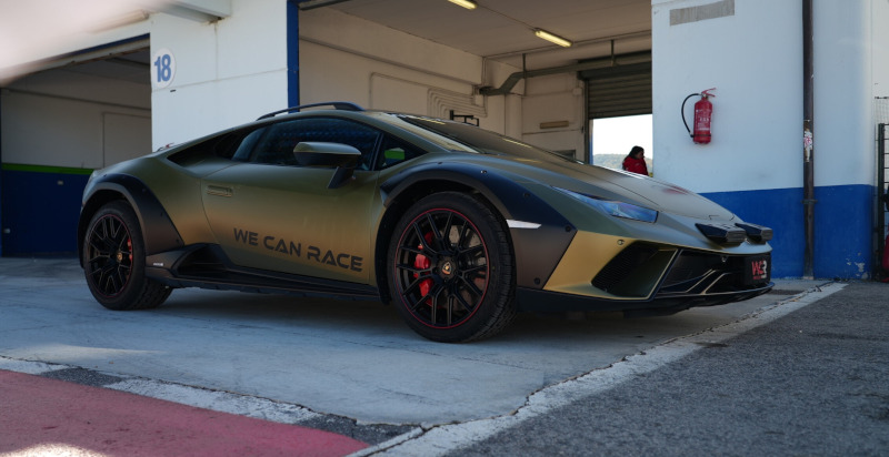 Esperienza Lamborghini Sterrato Puglia al volante di una supercar italiana