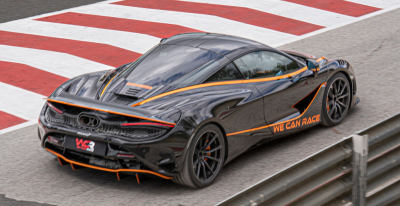 McLaren 750S entra in pista a Perugia