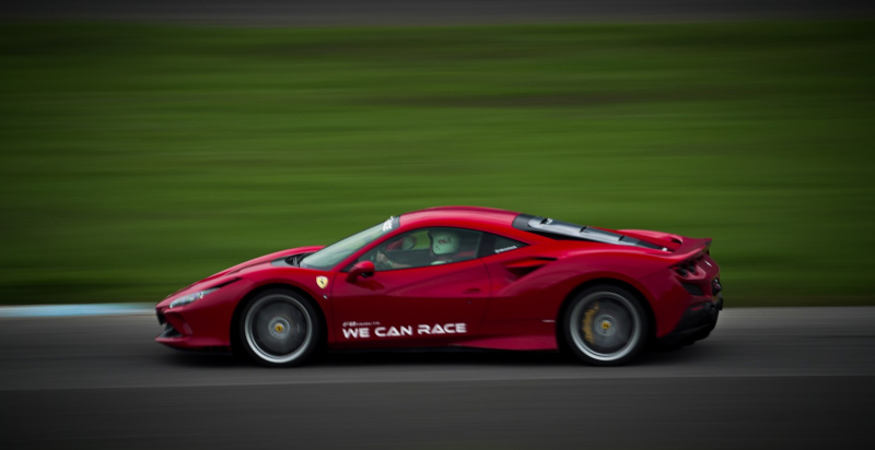 Ferrari F8 Tributo con motore V8 biturbo guidare a Racalmuto