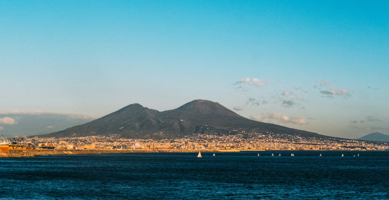 Scorcio suggestivo di Napoli, parte integrante del gioco escape all’aperto