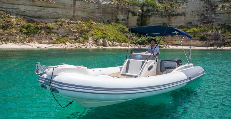 Noleggio gommone a Tropea senza patente nautica