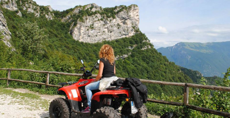 Avventura in quad con vista sul Lago di Garda