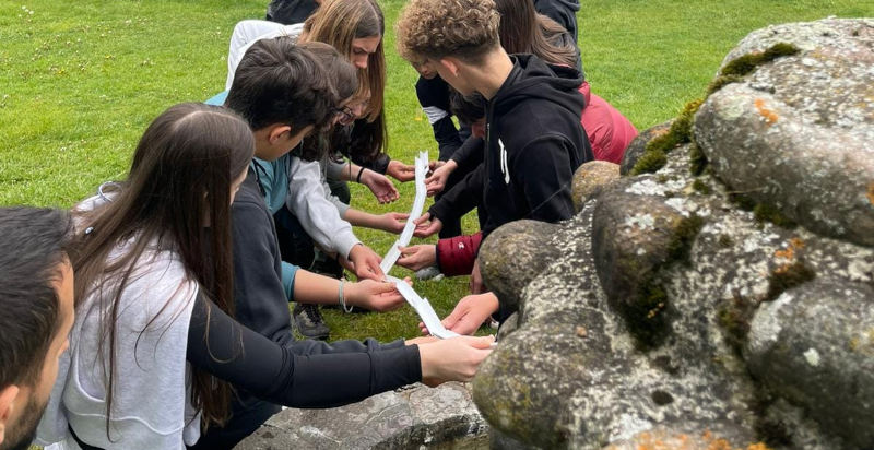 Gioco di fuga all’aperto tra i boschi del Trentino, enigmi e adrenalina