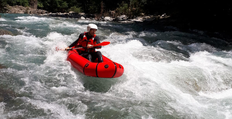 Discesa in packrafting lungo il fiume Serchio a Lucca