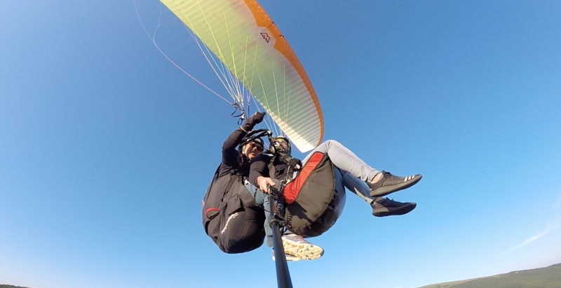 Decollo e volo in parapendio biposto a Monte Gemmo, provincia di Macerata