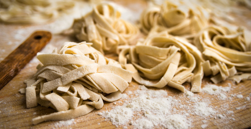 Laboratorio in fattoria di pasta fresca in provincia di Pistoia