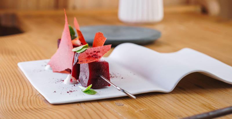 Piatto gourmet di cucina naturale alla Stua da Legn a Livigno 