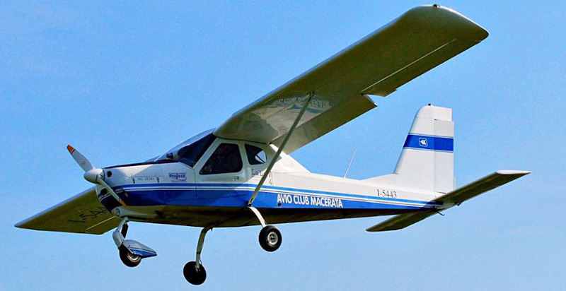 Volo con prova di pilotaggio su aeroplano biposto nelle Marche