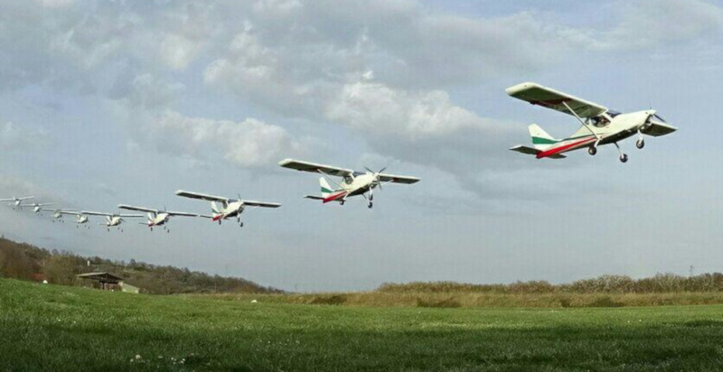 Aerei in volo sopra le campagne laziali