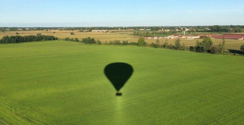 Esperienza di volo in mongolfiera su Mondovì con vista sulle Langhe