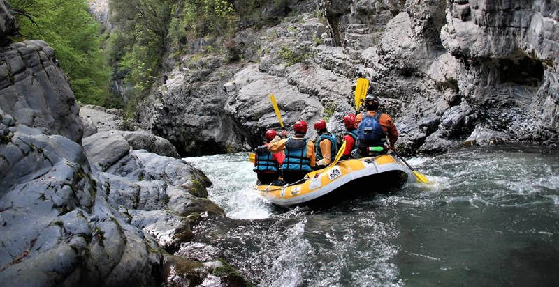 esperienza di rafting in Calabria per famiglie