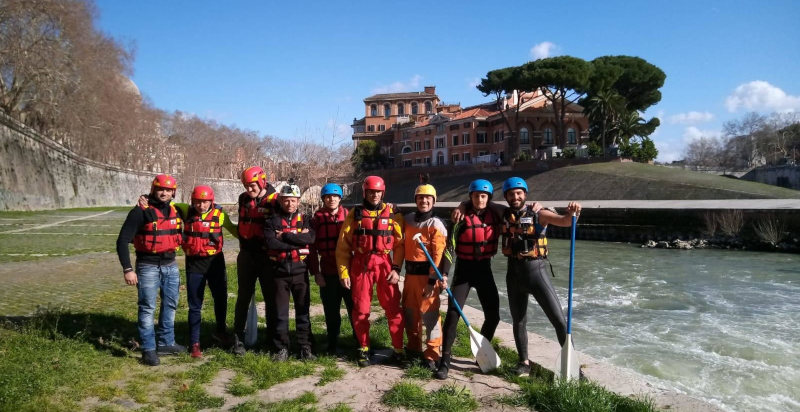 Naviga il Tevere a bordo di un gommone e vivi Roma in modo diverso