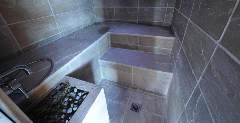 Zona spa con sauna e bagno turco nel weekend benessere Emilia Romagna