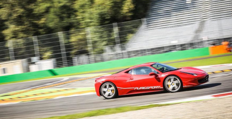 Fai un giro in Ferrari sul circuito del Mugello