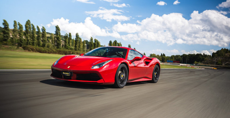 Regalo per bambini: Junior Experience Ferrari in Piemonte 