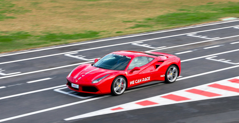 Buono regalo per un giro in pista su Ferrari sul circuito di Limatola