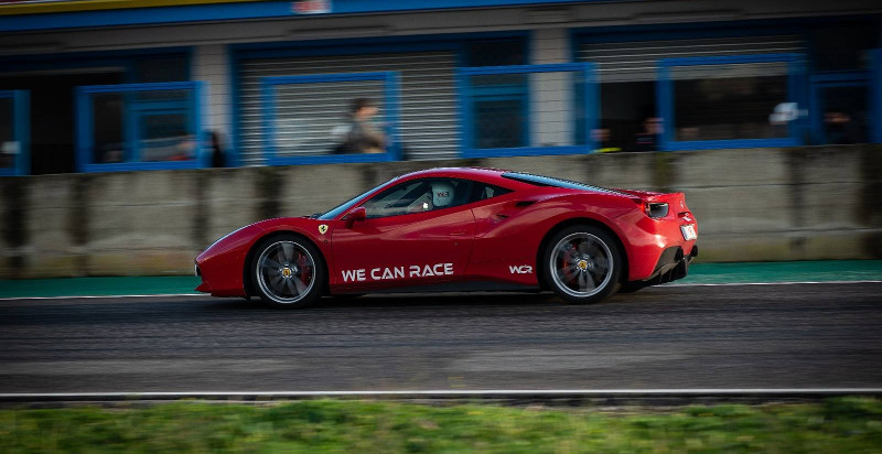 Buono regalo per guidare una supercar Ferrari a Racalmuto Agrigento