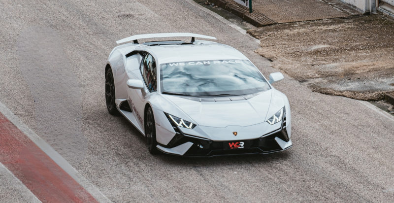Regalo guida Lamborghini Binetto esperienza in pista Puglia
