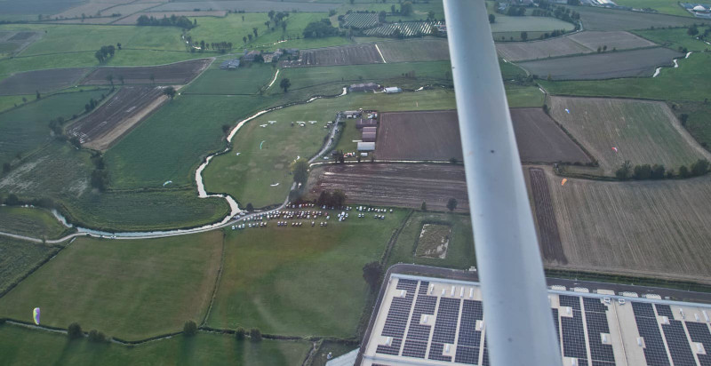 Regalo volo a Dovera: panorama mozzafiato durante l'esperienza