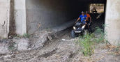 Attraversamento letto del fiume in quad nella zona di Agrigento