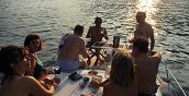 Aperitivo in barca sul Lago di Como al tramonto
