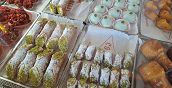 Cannoli siciliani con ricotta e frutta candita, specialità di Siracusa