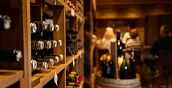 Cantina vini dell’Hotel Lac Salin a Livigno con pregiate etichette italiane e internazionali