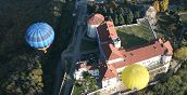 Castello di Masino visto dall'alto in mongolfiera