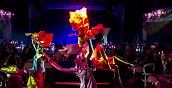 Costumi colorati e performance di cabaret a Venezia