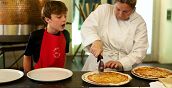 Corso pratico di pizza a Roma: impara le tecniche del pizzaiolo per preparare pizze gourmet