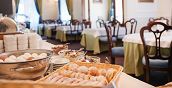 Scelta di dolci e uova per colazione Villa Smetana