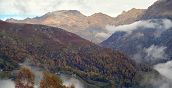 Scorcio panoramico della Valchiusella dalla StarsBox immersa nel verde