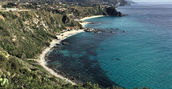 Vista panoramica sulla costa di Capo Vaticano durante un tour in quad
