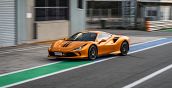 Guida di una Ferrari sulla pista Red Bull in Austria