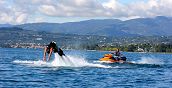 Divertimento con il flyboard sul Lago di Garda