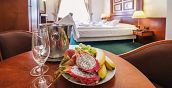 Frutta e prosecco in camera all'arrivo a Villa Smetana