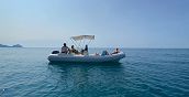 Giro su gommone lungo la costa siciliana