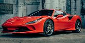 Esperienza di guida al volante della Ferrari F8 Tributo rossa lungo i cordoli della Pista Azzurra