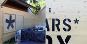 Interno accogliente della StarsBox con letto matrimoniale e biancheria di pregio