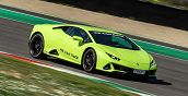 Lamborghini Huracàn Evo durante una sessione di guida sulla pista salentina