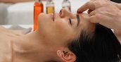 Massaggio viso rigenerante per benessere e luminosità della pelle