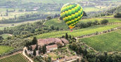 Vista panoramica del Chianti da una mongolfiera in volo