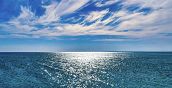 Vista mozzafiato dal mare con una moto d'acqua in Versilia