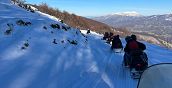 Paesaggio innevato dell'Abruzzo durante un'escursione in motoslitta