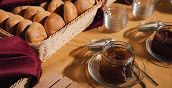 Scelta di pane e marmellata al buffet della colazione del Parkhotel Humboldt