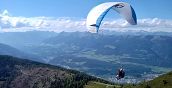 Paesaggio mozzafiato in parapendio su Plan de Corones, Alto Adige
