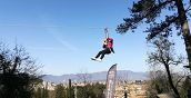 Carrucola in azione al parco avventura per famiglie a Rieti