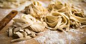 Laboratorio in fattoria di pasta fresca in provincia di Pistoia